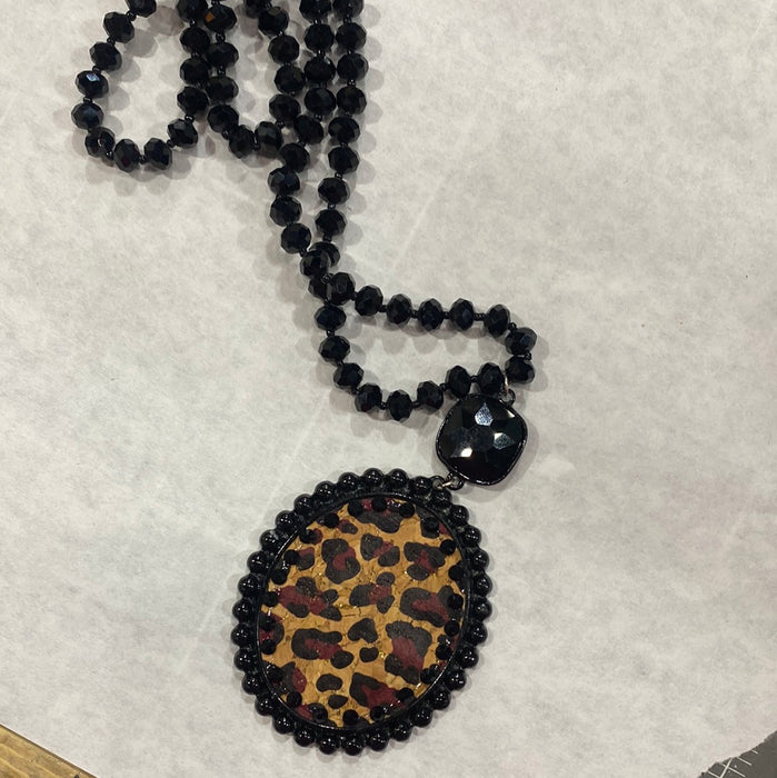 LEOPARD PENDANT GLASS BEAD NECKLACE