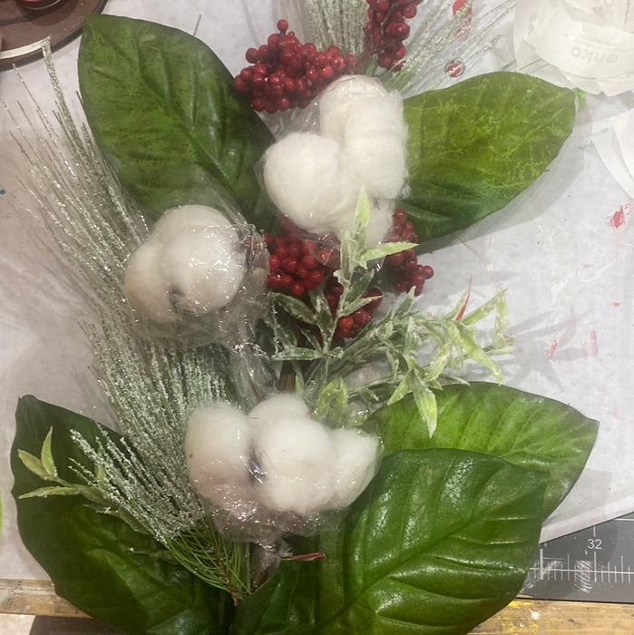 MAGNOLIA LEAF WITH BERRIES & COTTON GREENERY STEM